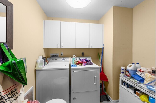 Building Photo - 4201 Sawgrass Point Dr