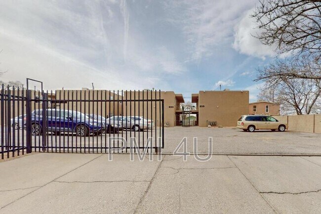 Building Photo - 233 Tennessee St NE