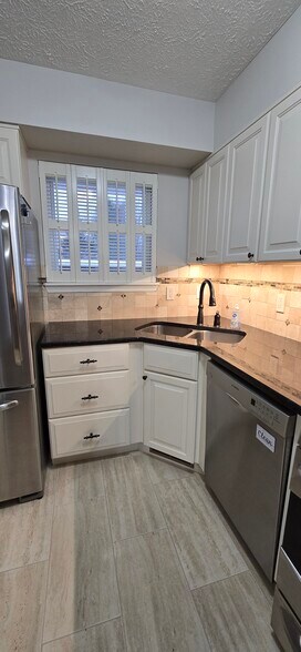 Building Photo - 757 Island Ct