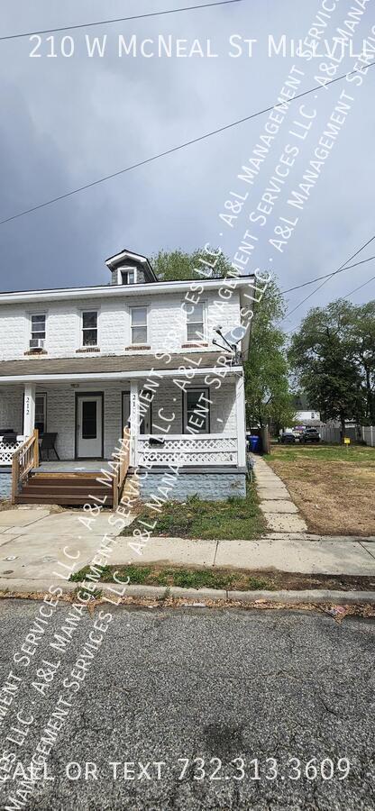 Building Photo - 210 W McNeal St
