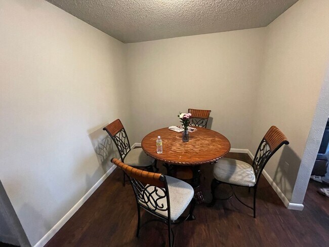 Building Photo - 2 Bed/1 Bath, 2nd floor condo in The Villas of Orlando AVAILABLE NOW!