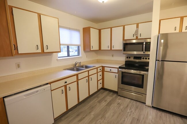 Building Photo - 257 Canby St