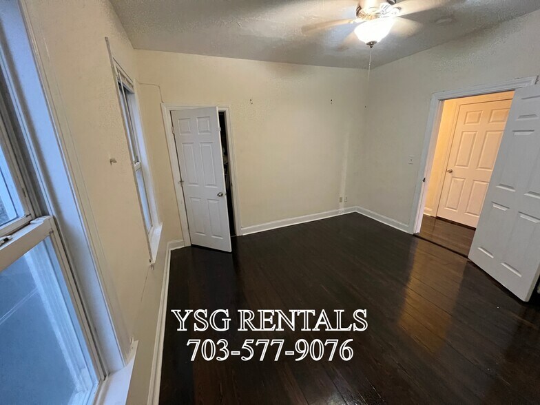 Building Photo - 9 Sunset St