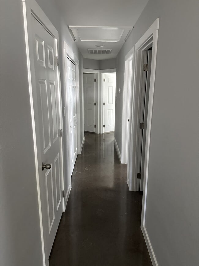 Building Photo - 104 Chloe Dr