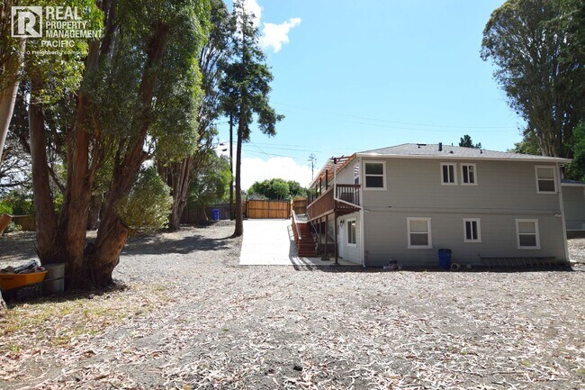 Building Photo - 1835 Bonita Rd