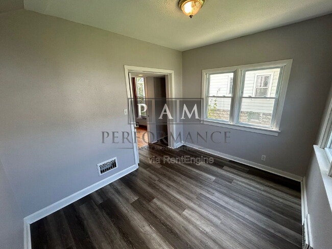 Building Photo - 3269 S New York Ave