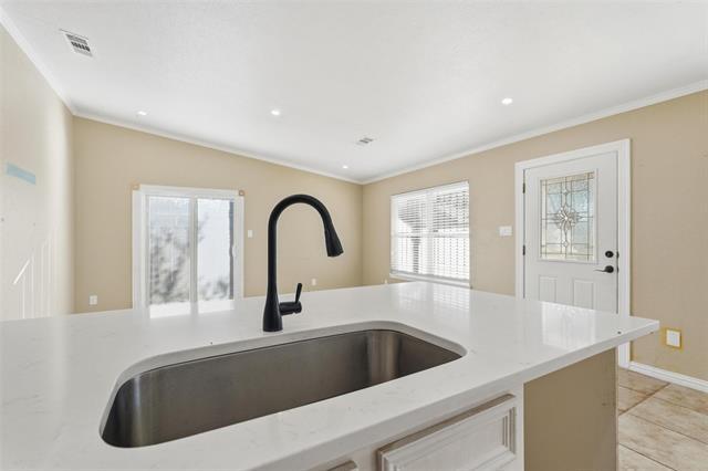 Building Photo - 9420 Kerrville St