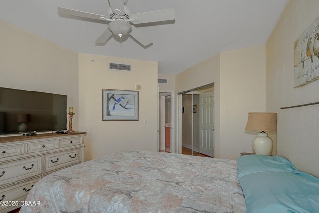 Building Photo - 231 Riverside Dr