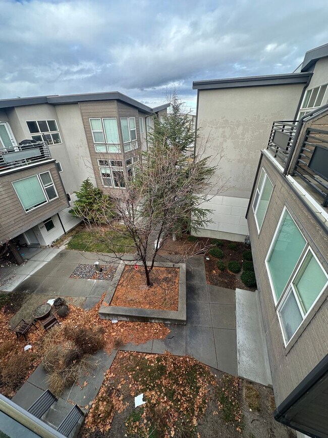 Building Photo - GORGEOUS Home!!!!