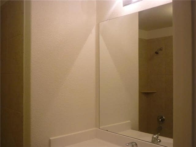 Building Photo - 303 Soap Tree Dr