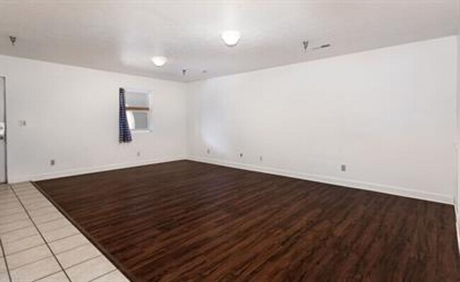 Building Photo - 471 Dallas St
