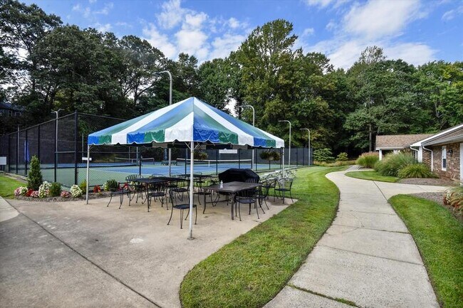 Building Photo - 11403 Bronzedale Dr