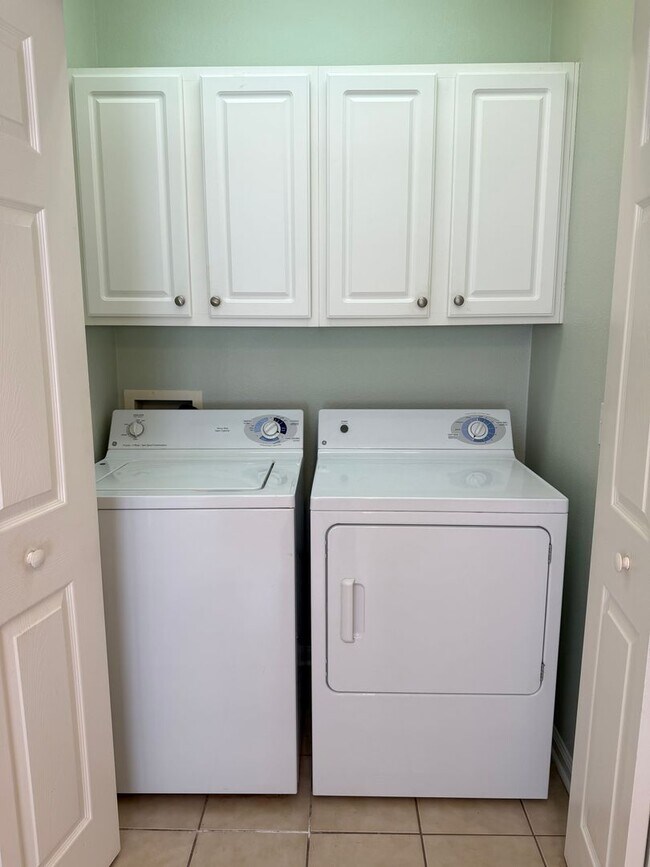 Building Photo - Beautiful Home in Sun City - Freshly Painted, New Flooring!