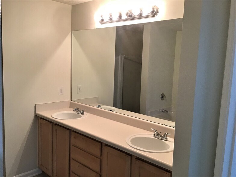 Building Photo - 111 Golden Pine Rd SW