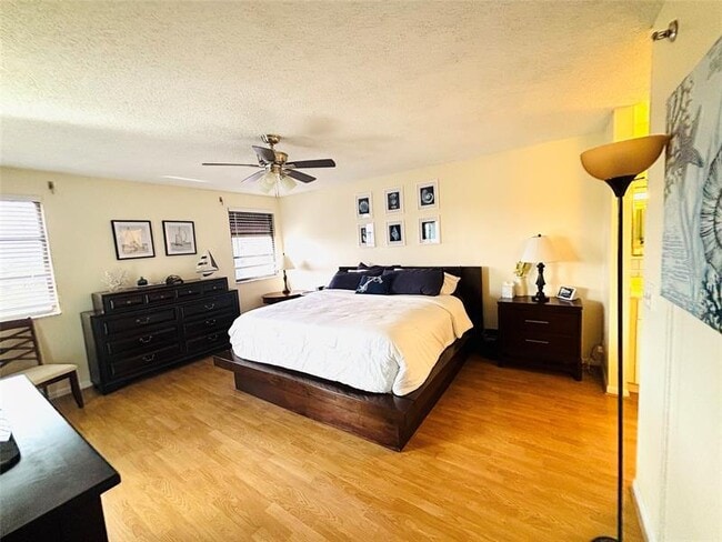 Primary Photo - 2238 N Cypress Bend Dr