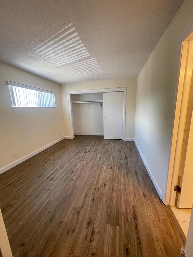 Building Photo - 1500 Crescent Cir