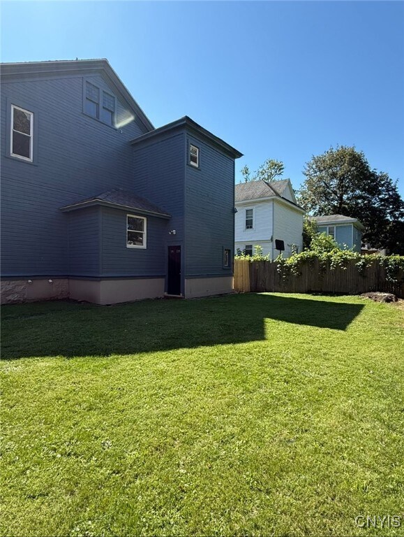 Building Photo - 302 Kellogg St