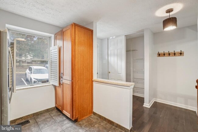 Building Photo - 8474 Sugar Creek Ln