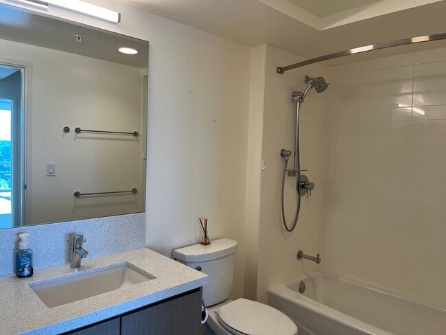 Building Photo - Kapiolani Residence Condo - 2 bedrooms, 2 ...