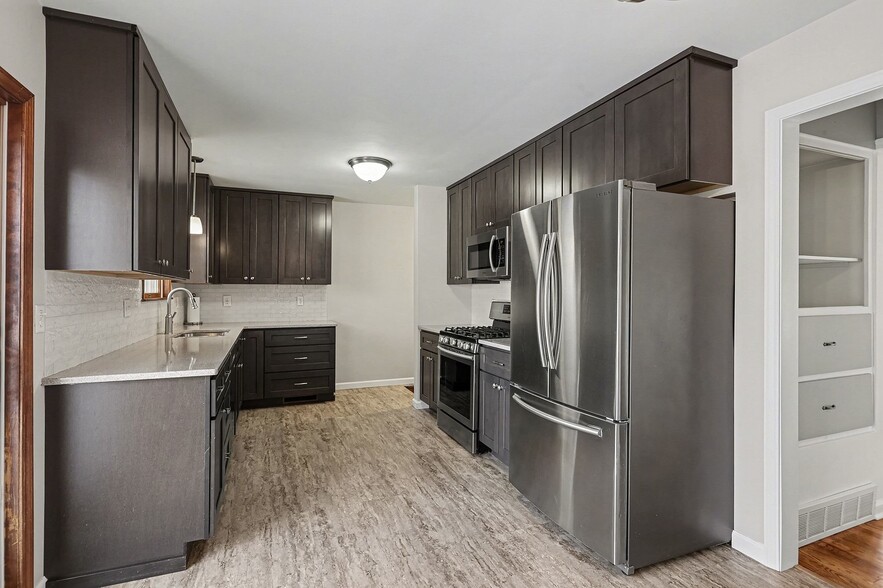 Building Photo - 6316 Belmont Pl