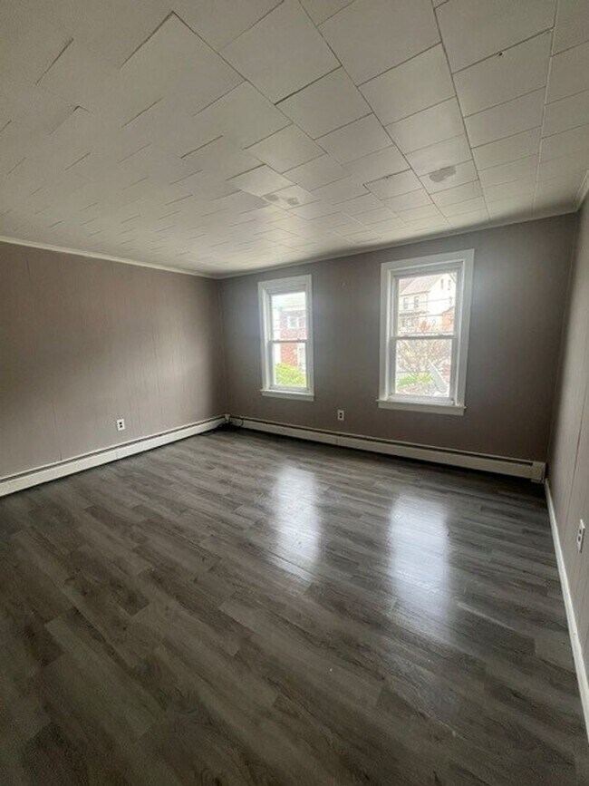 Building Photo - 3 bedroom 1 bathroom