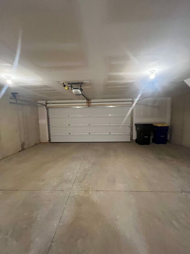 Building Photo - ** $500 OFF **