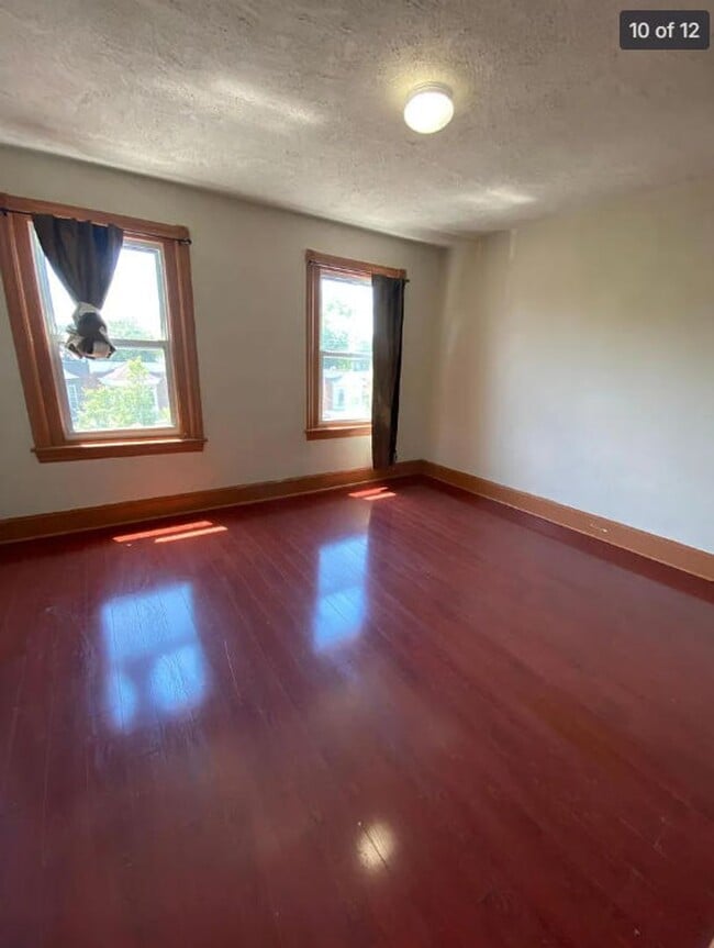 Building Photo - 5323 Catharine St