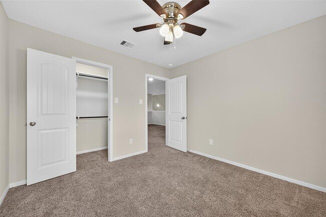 Building Photo - 3026 Village Creek Dr