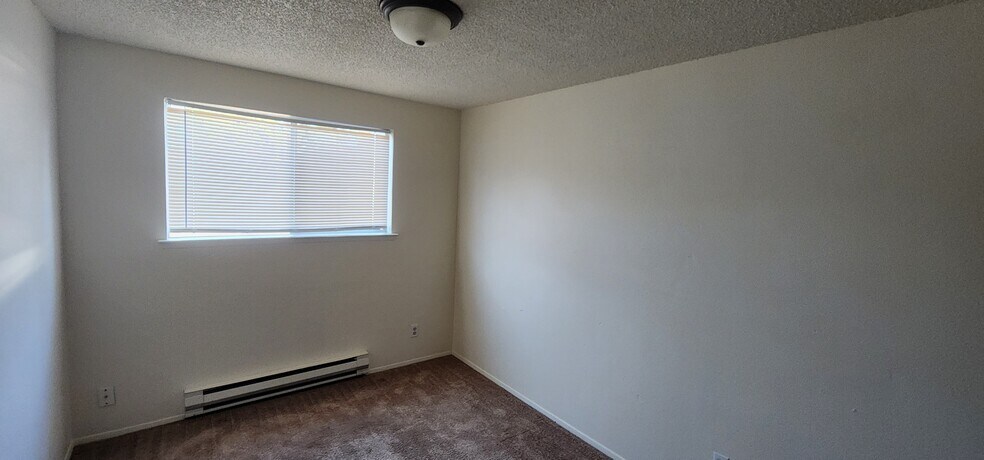 Building Photo - 521 159th St E