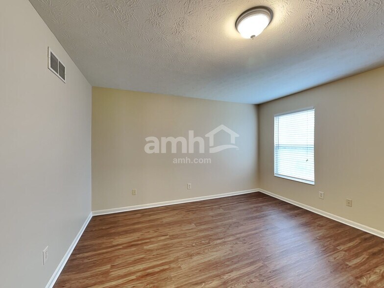 Building Photo - 51 Clearview Ln