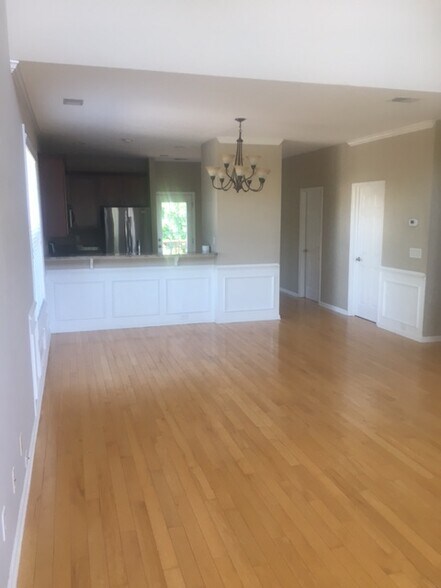 Building Photo - 2928 Woodland Park Dr
