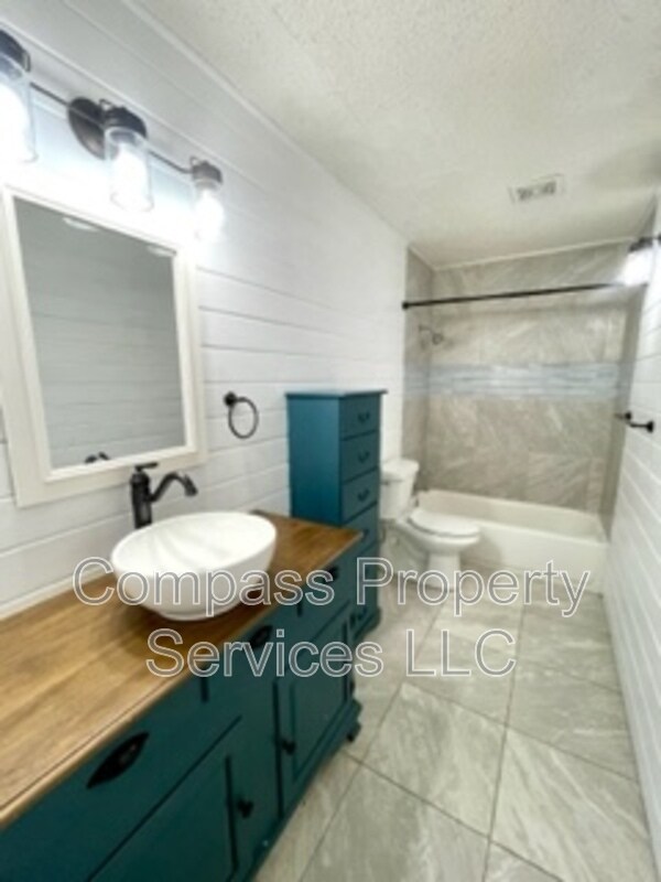 Building Photo - 396 Fernwood Dr