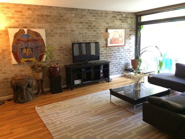Living room - 389 N St SW