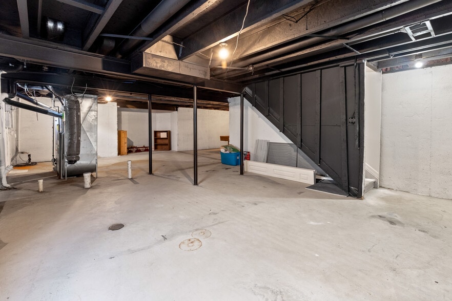 Building Photo - 16409 Eastwind St