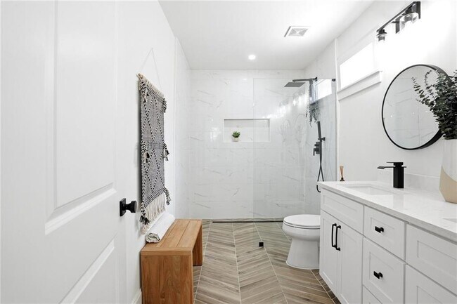 Building Photo - 496 Shannon Dr SW