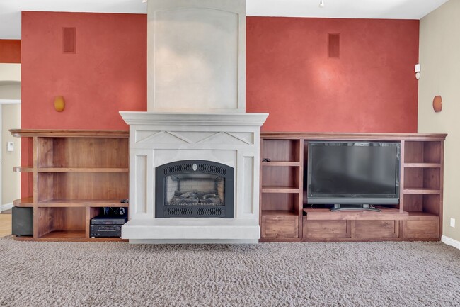 Building Photo - Upper Manzanita Home With City View