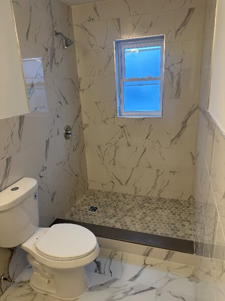 Building Photo - 148-18 Huxley St