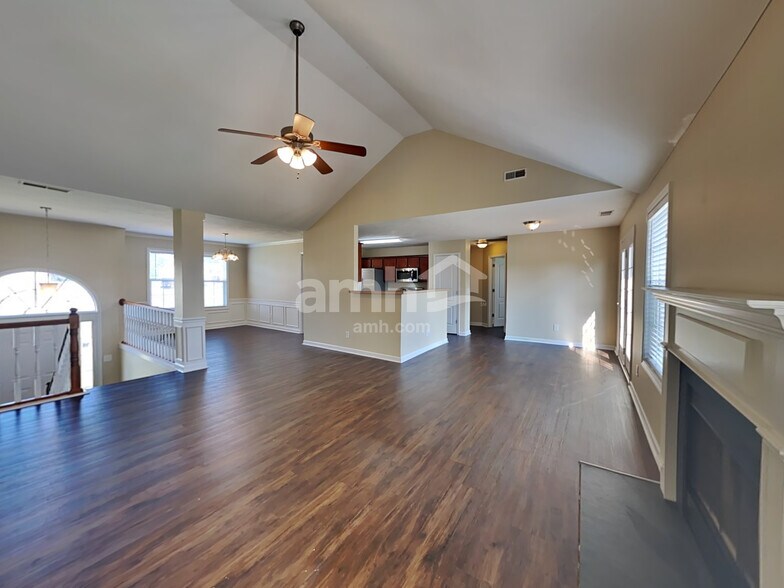 Building Photo - 733 Clear Cir