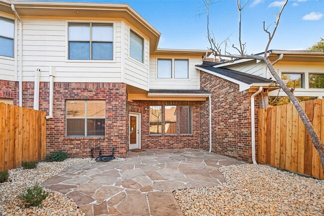 Building Photo - 17719 Brair Arbor