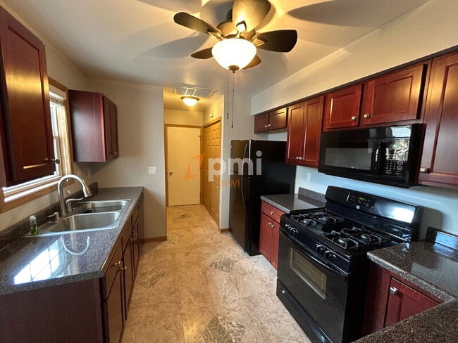 Building Photo - 162 Mallard Pointe Dr