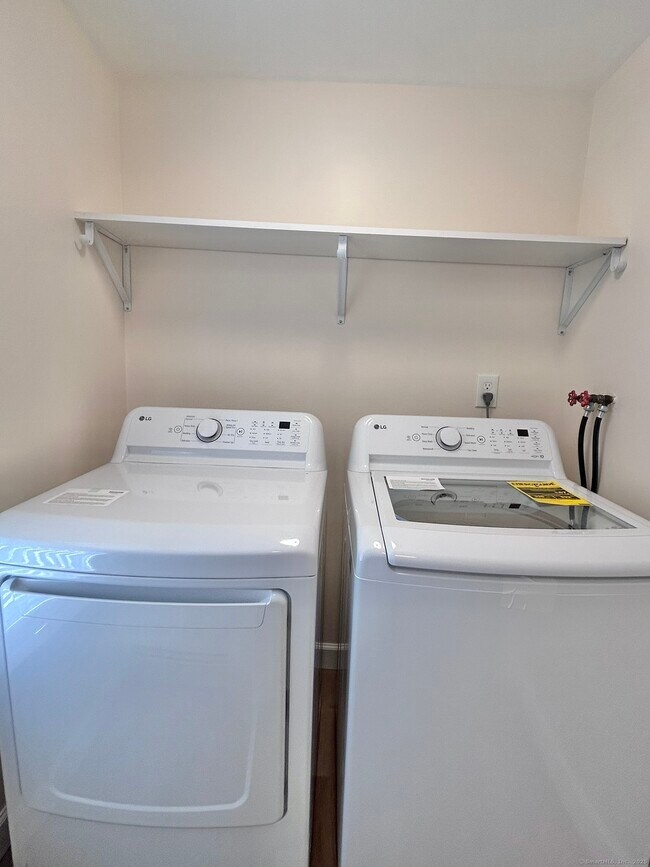 Building Photo - 32 Starr St