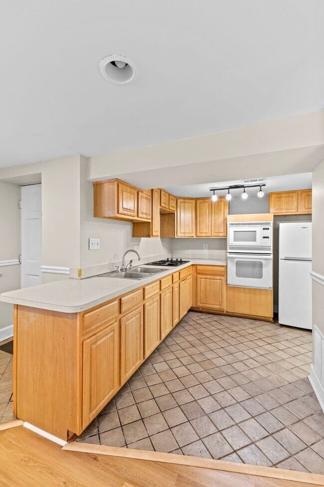 Building Photo - 3534 E Fall Creek Pkwy N Dr