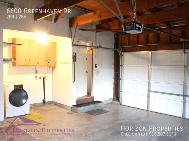 Building Photo - Cozy 2 Bed 2 Bath 1,864sqft Duplex in Gree...