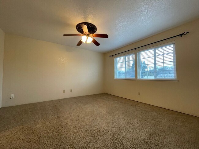 Building Photo - Spacious Citrus Heights Home with 3-Car Garage & Ample Storage