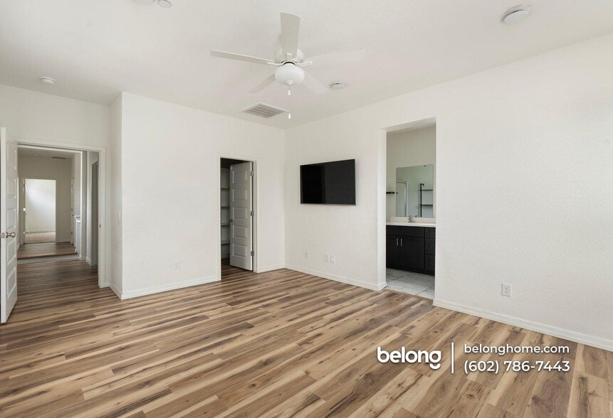 Building Photo - 221 E Balsam Dr