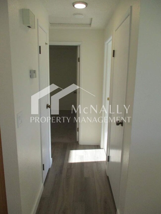 Building Photo - 4 Bedroom, 1.75 Bathroom Home in North Tacoma