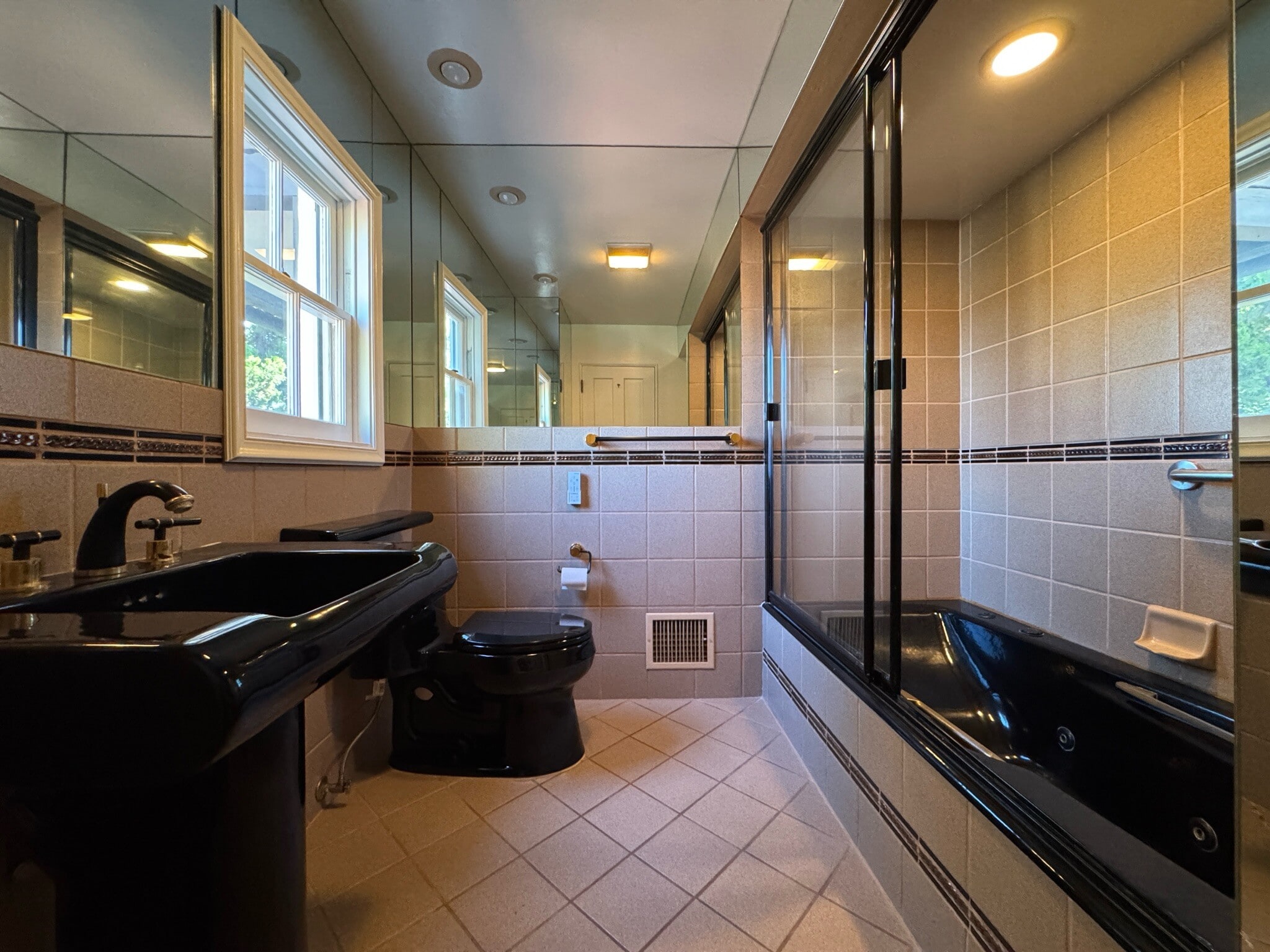 Building Photo - 10966 Strathmore Dr