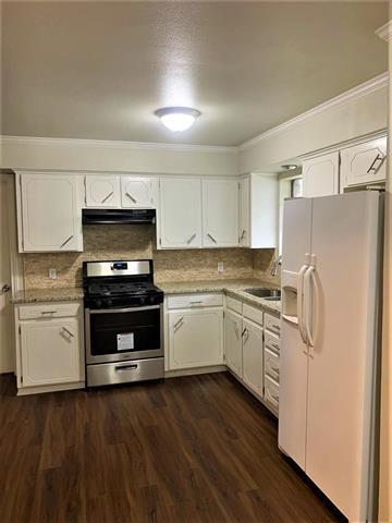 Building Photo - 11991 Maple St