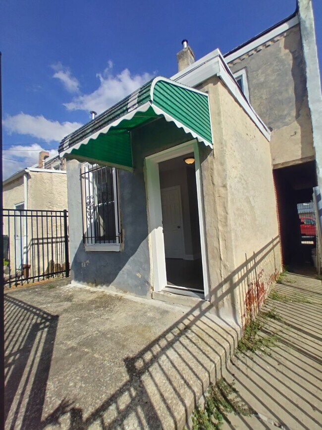 Building Photo - Spacious West Philly Home
