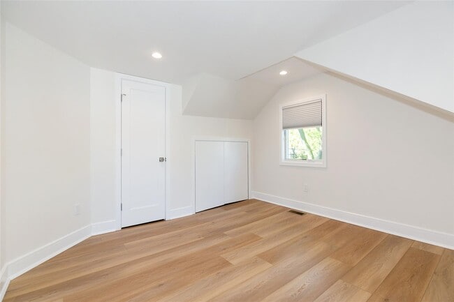 Building Photo - 25903 Pembroke Ave